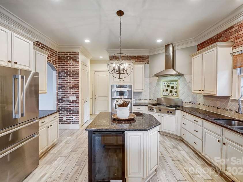 252 Bay Shore Loop, Mooresville, NC 28117.  MLS# CAR4218502, YatesRealty ID 11700. Kitchen