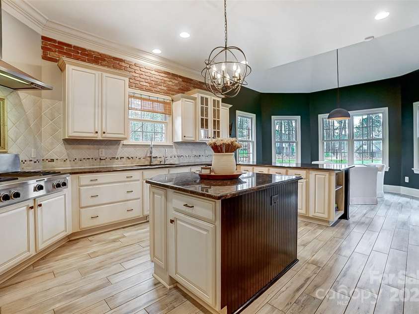 252 Bay Shore Loop, Mooresville, NC 28117.  MLS# CAR4218502, YatesRealty ID 11700. Kitchen