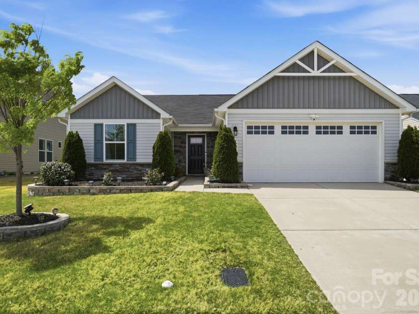 4281 Stream Dale Circle, Concord, NC 28027.  MLS# CAR4365978, YatesRealty ID 11700. 