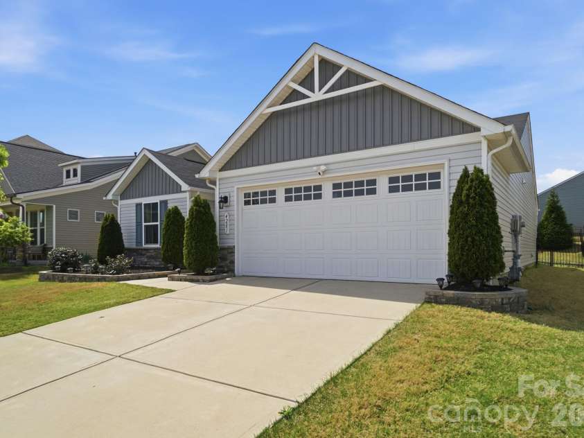 4281 Stream Dale Circle, Concord, NC 28027.  MLS# CAR4365978, YatesRealty ID 11700. 