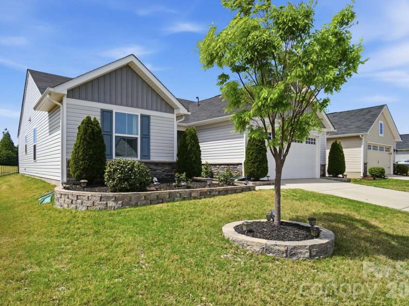 4281 Stream Dale Circle, Concord, NC 28027.  MLS# CAR4365978, YatesRealty ID 11700. 