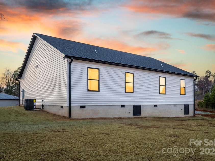 1265/1267 Margaret Street, Valdese, NC 28690.  MLS# CAR4237910, YatesRealty ID 11701. 