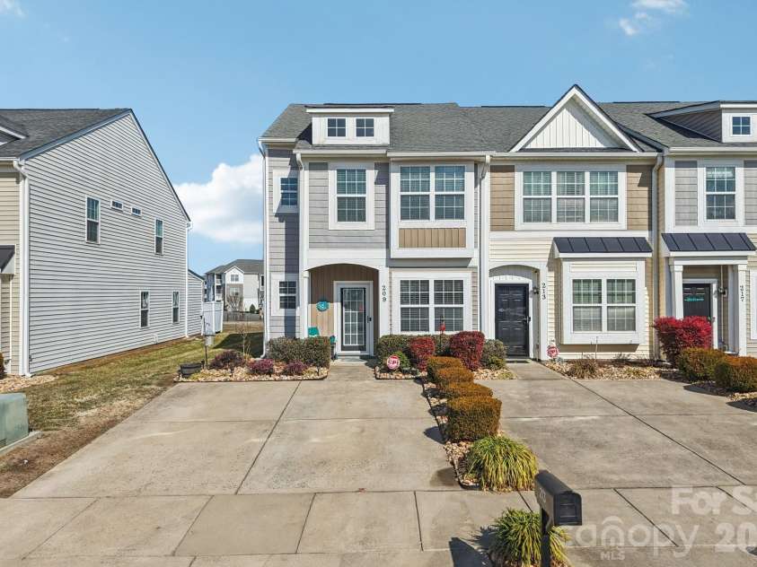 209 Halton Crossing Drive, Concord, NC 28027.  MLS# CAR4339937, YatesRealty ID 11702. 