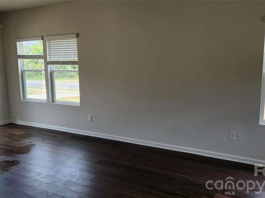 14727 Choate Circle, Charlotte, NC 28273.  MLS# CAR4287456, YatesRealty ID 11703. Large Window in Primary Bathroom
