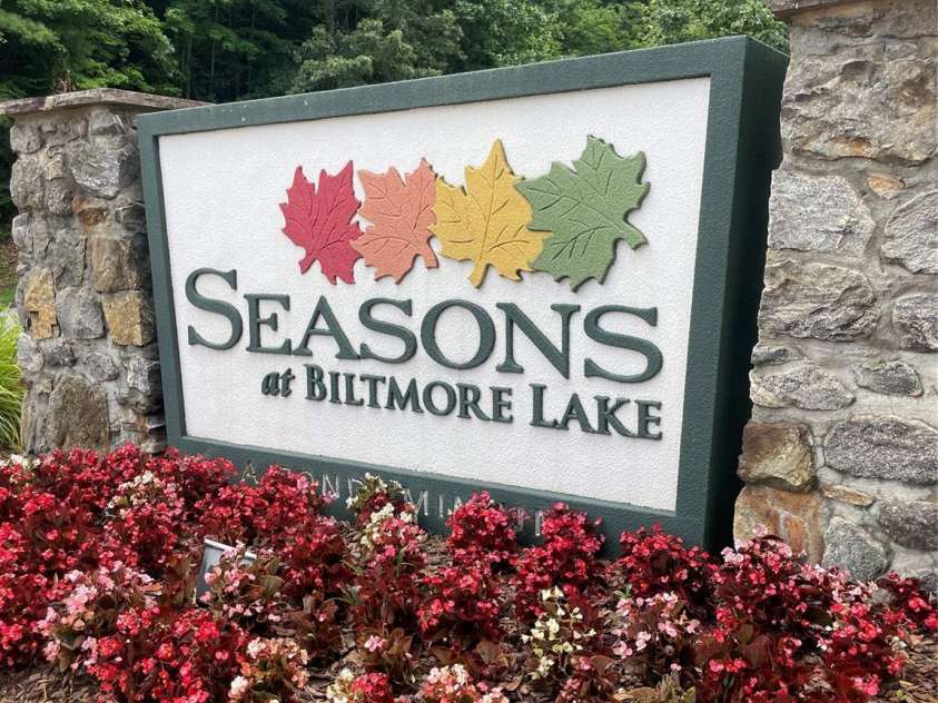 300 Vista Lake Drive, Candler, NC 28715.  MLS# CAR4274793, YatesRealty ID 11703. 