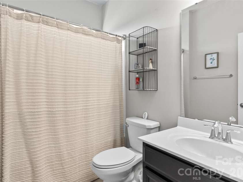 2003 Harvest Time Lane, Waxhaw, NC 28173.  MLS# CAR4361506, YatesRealty ID 11704. 2nd full bathroom on main level