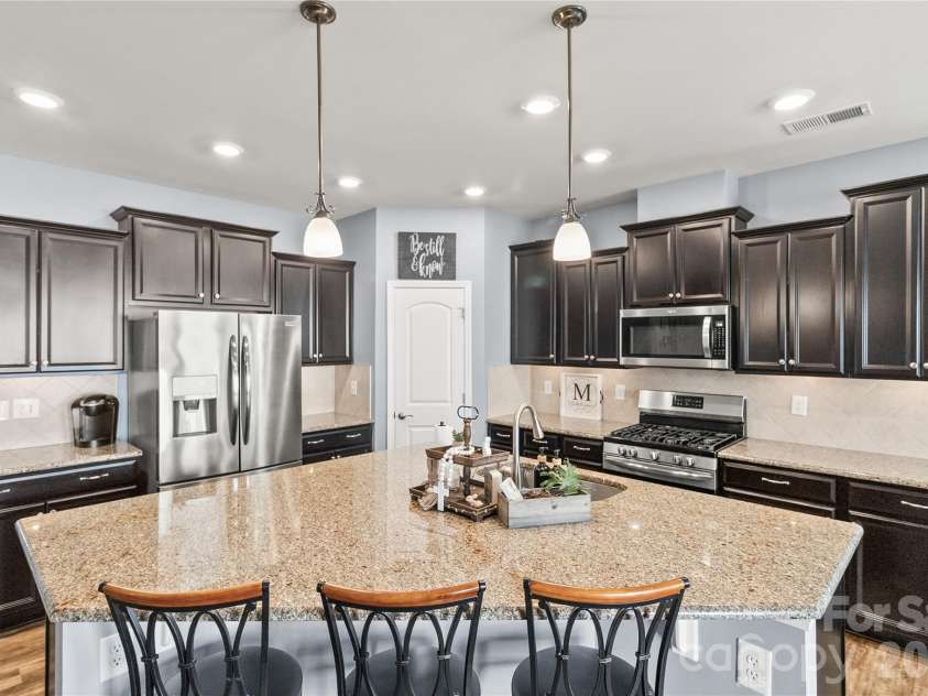 2003 Harvest Time Lane, Waxhaw, NC 28173.  MLS# CAR4361506, YatesRealty ID 11704. Spacious kitchen