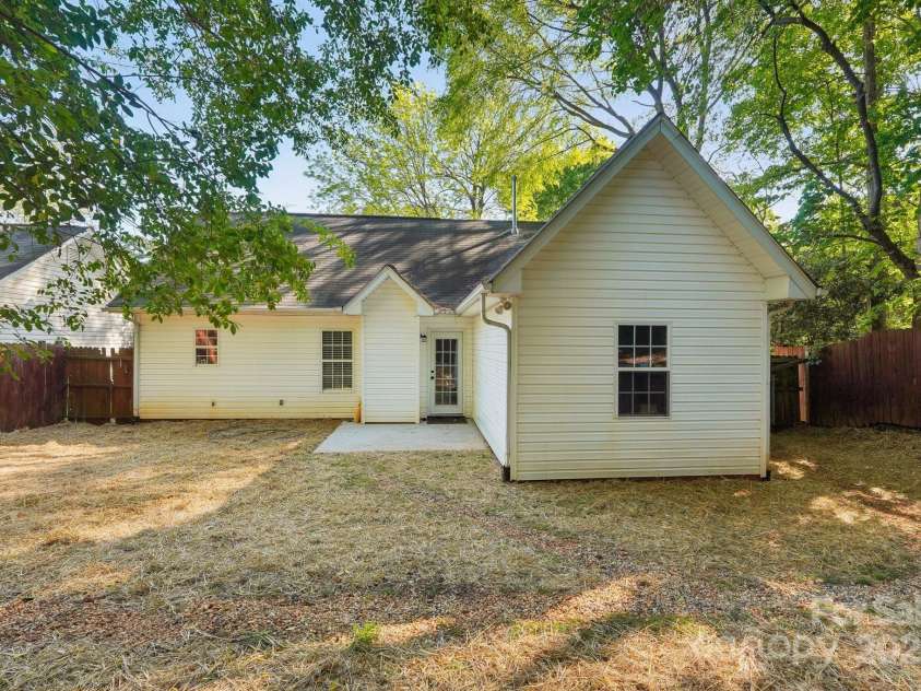 9200 Forest Green Drive, Charlotte, NC 28227.  MLS# CAR4249302, YatesRealty ID 11705. 