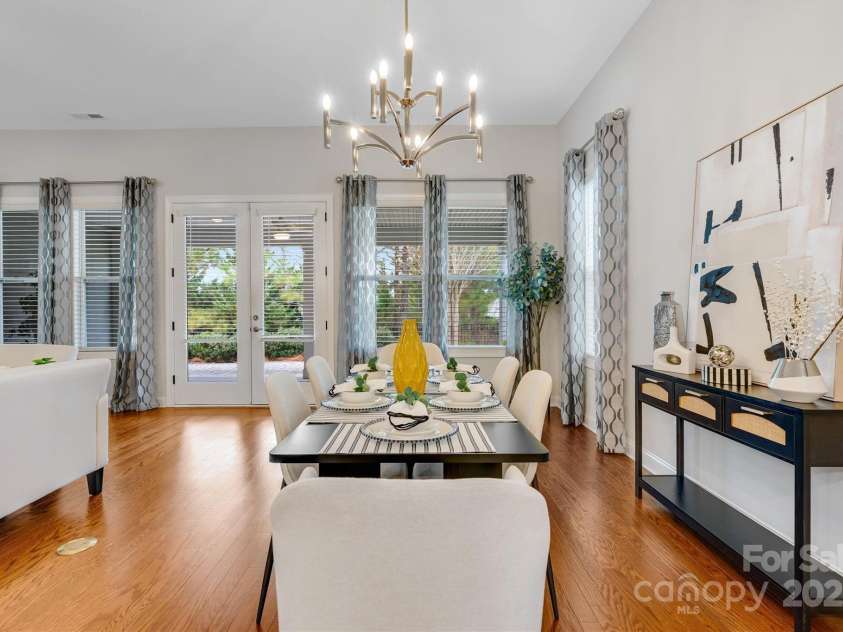 8210 Festival Way, Charlotte, NC 28215.  MLS# CAR4324351, YatesRealty ID 11707. This open-concept kitchen, dining, and living layout can accommodate gourmet meals to cozy nights.
