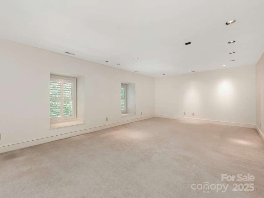232 Perrin Place, Charlotte, NC 28207.  MLS# CAR4252368, YatesRealty ID 11708. Bonus Room