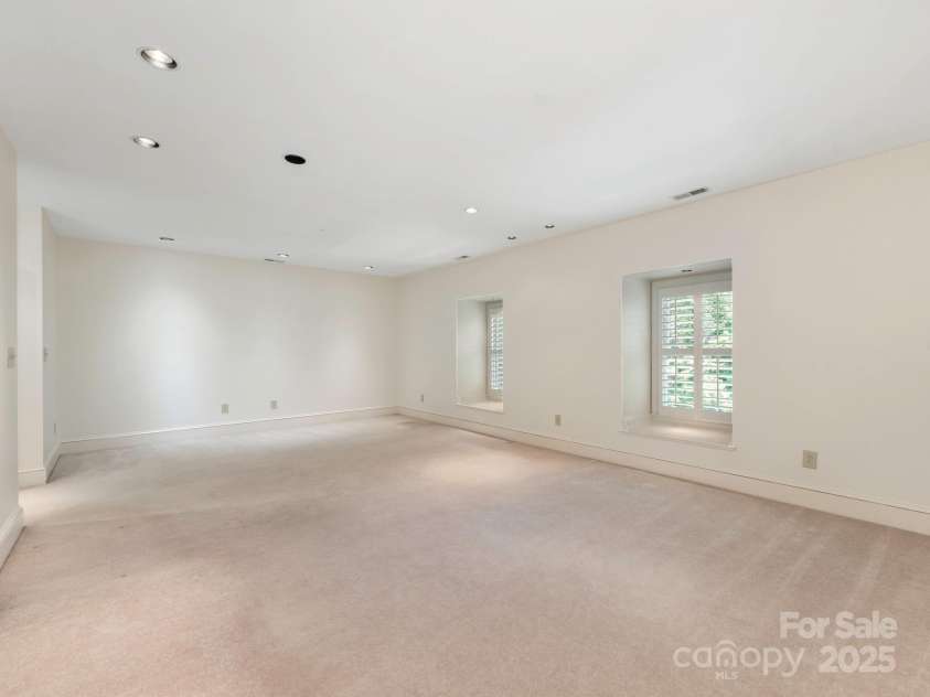 232 Perrin Place, Charlotte, NC 28207.  MLS# CAR4252368, YatesRealty ID 11708. Bonus Room