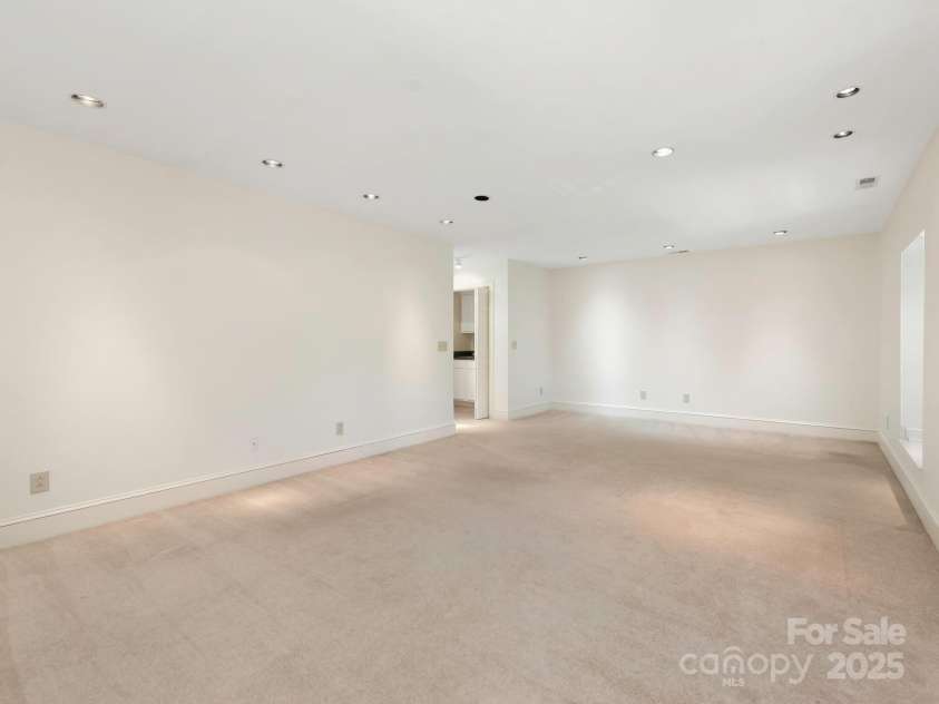 232 Perrin Place, Charlotte, NC 28207.  MLS# CAR4252368, YatesRealty ID 11708. Bonus Room