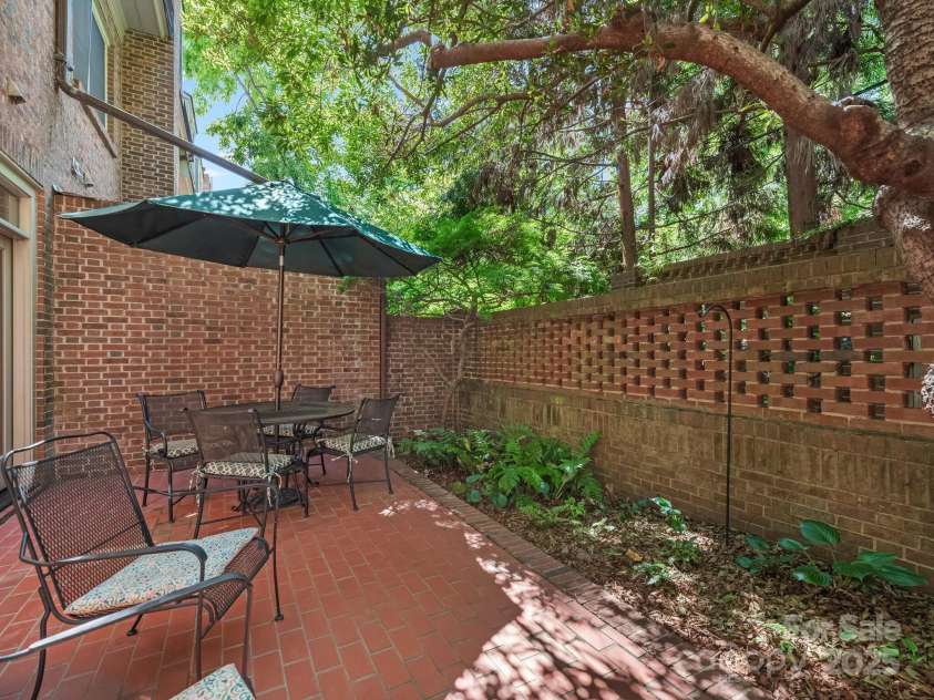 232 Perrin Place, Charlotte, NC 28207.  MLS# CAR4252368, YatesRealty ID 11708. Courtyard