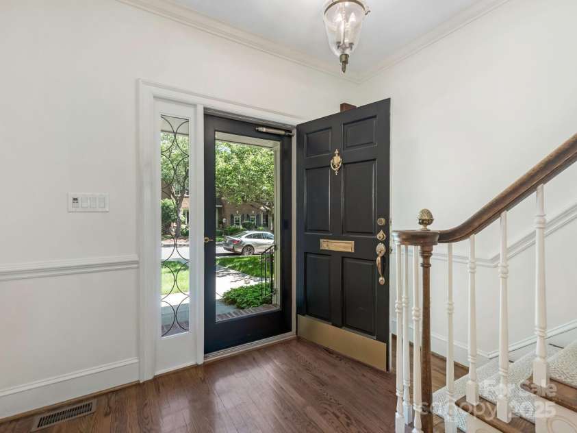 232 Perrin Place, Charlotte, NC 28207.  MLS# CAR4252368, YatesRealty ID 11708. Foyer