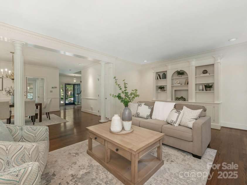232 Perrin Place, Charlotte, NC 28207.  MLS# CAR4252368, YatesRealty ID 11708. Great Room