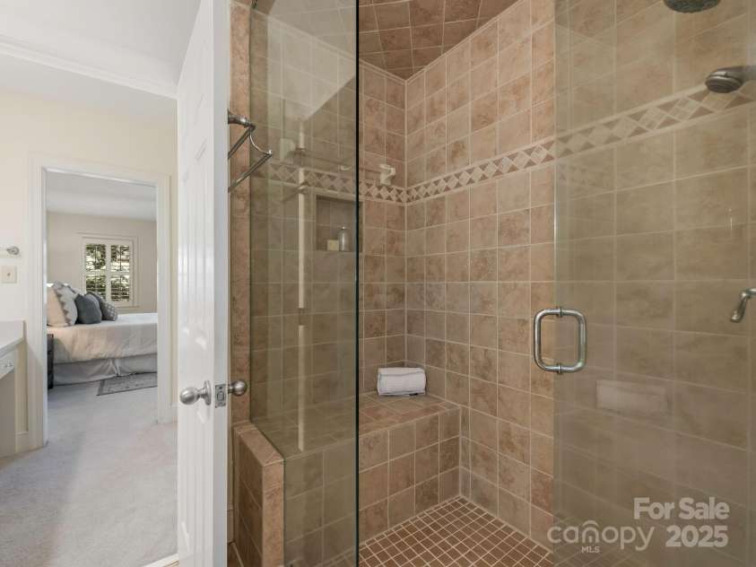 232 Perrin Place, Charlotte, NC 28207.  MLS# CAR4252368, YatesRealty ID 11708. Primary Bathroom