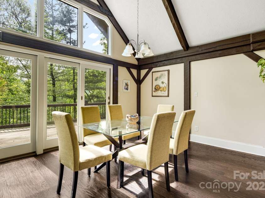 8 Quinn Court, Asheville, NC 28805.  MLS# CAR4255042, YatesRealty ID 11709. Dedicated Dining Area