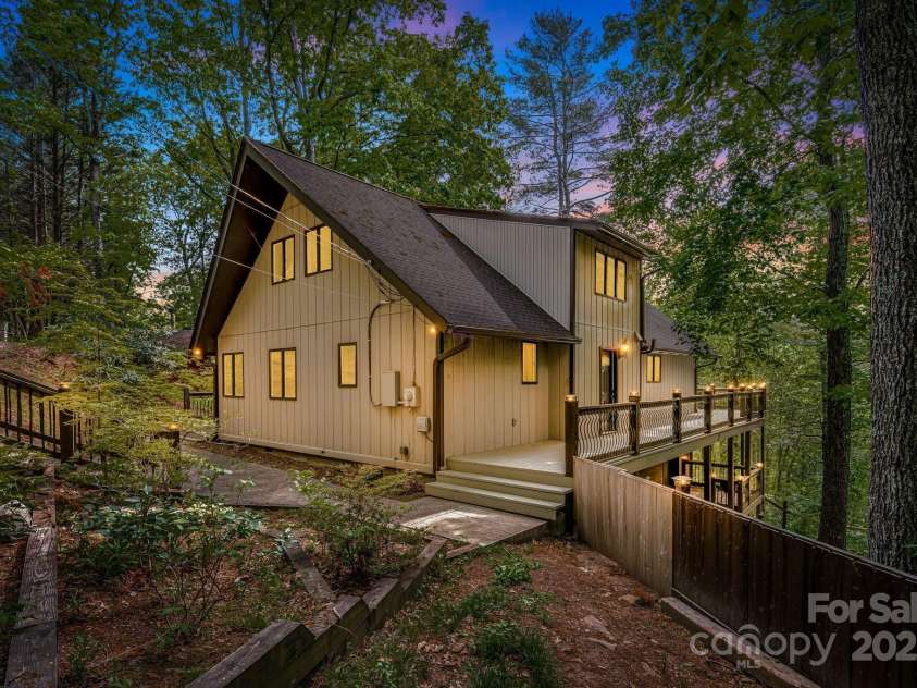 8 Quinn Court, Asheville, NC 28805.  MLS# CAR4255042, YatesRealty ID 11709. Golden Hour