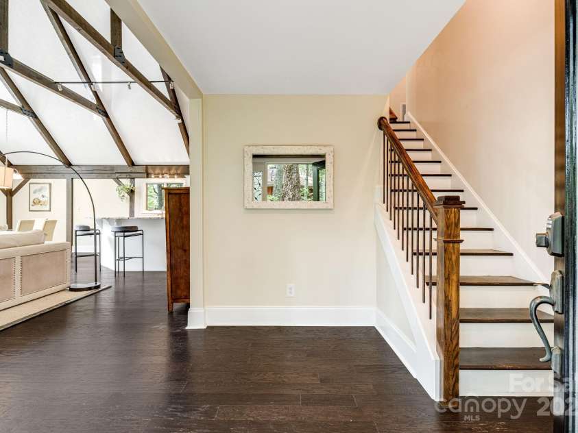 8 Quinn Court, Asheville, NC 28805.  MLS# CAR4255042, YatesRealty ID 11709. Large Foryer