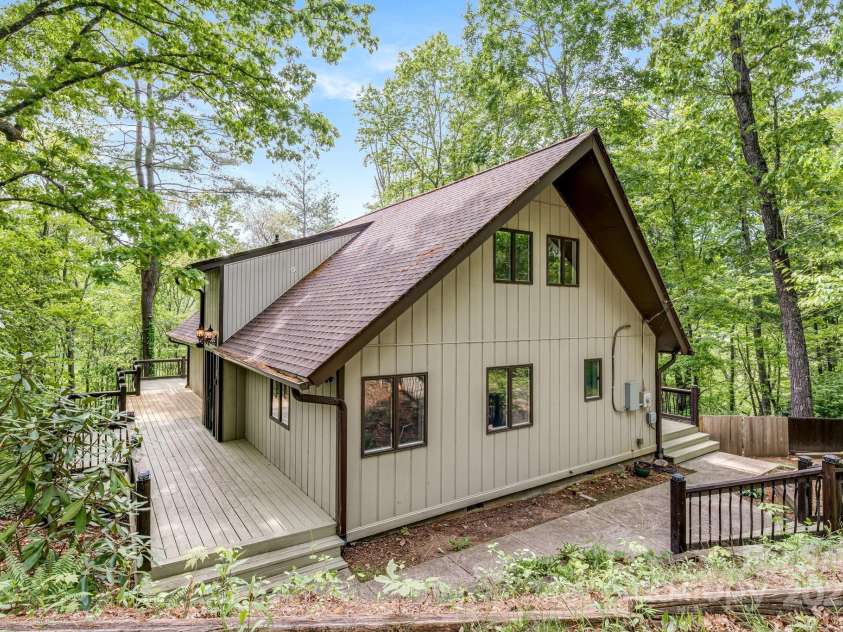 8 Quinn Court, Asheville, NC 28805.  MLS# CAR4255042, YatesRealty ID 11709. Lovely A Frame