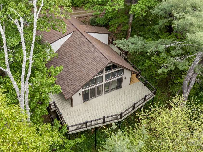 8 Quinn Court, Asheville, NC 28805.  MLS# CAR4255042, YatesRealty ID 11709. Mountin Retreat