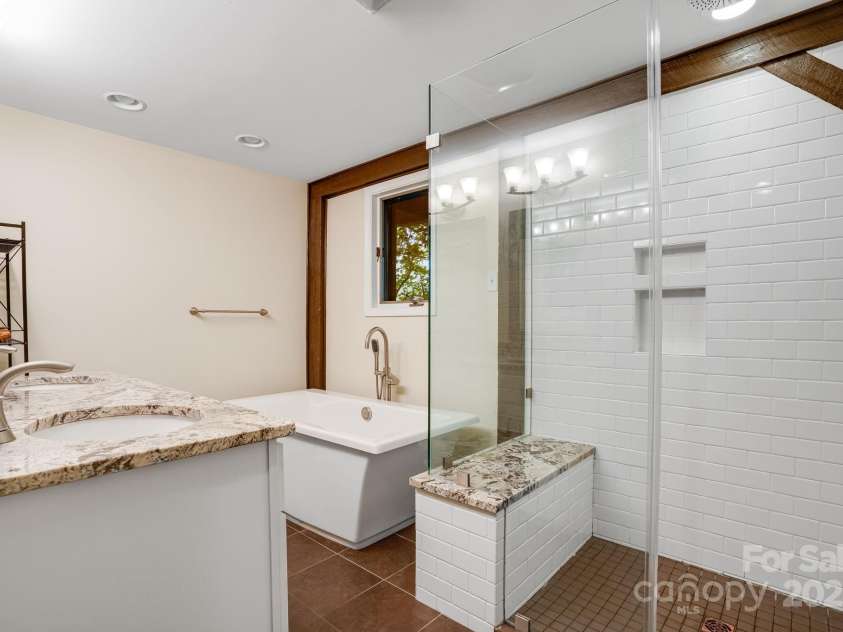 8 Quinn Court, Asheville, NC 28805.  MLS# CAR4255042, YatesRealty ID 11709. Spa Like Primary
