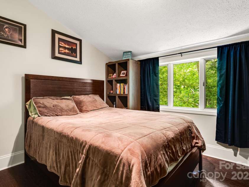 8 Quinn Court, Asheville, NC 28805.  MLS# CAR4255042, YatesRealty ID 11709. Upstairs Bedroom