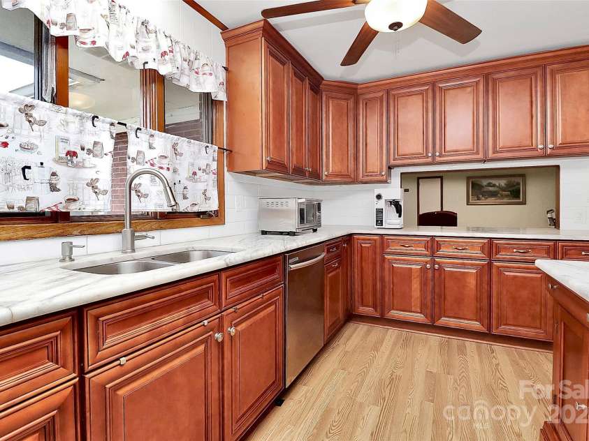 12708 Hamilton Road, Charlotte, NC 28273.  MLS# CAR4188404, YatesRealty ID 1171. Kitchen Countertops