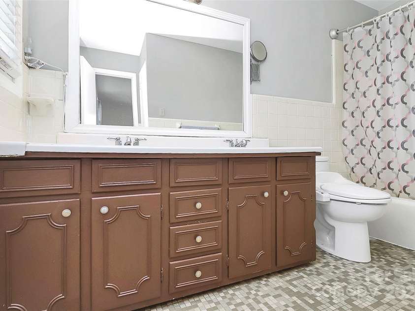 12708 Hamilton Road, Charlotte, NC 28273.  MLS# CAR4188404, YatesRealty ID 1171. Primary Bathroom