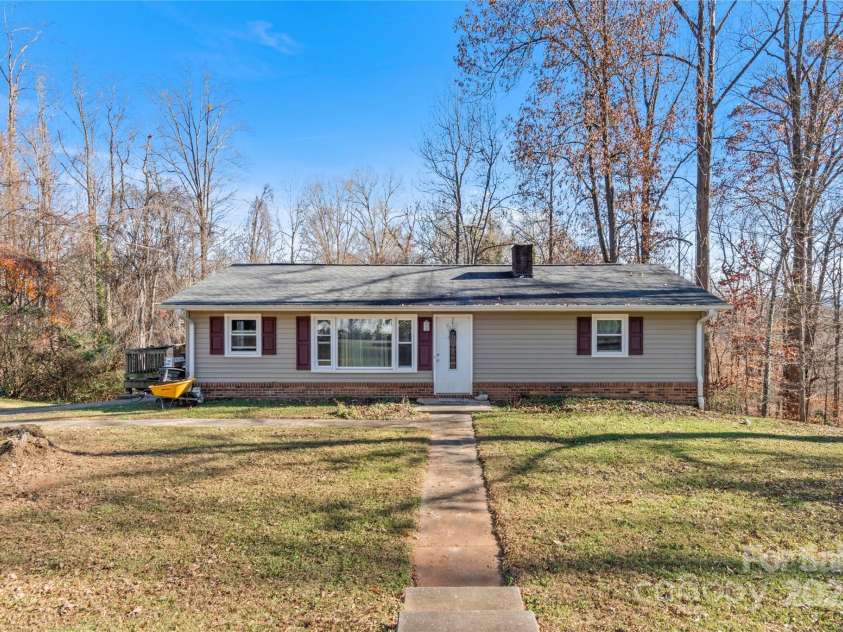 133 South Street, Elkin, NC 28621.  MLS# CAR4325626, YatesRealty ID 1171. 