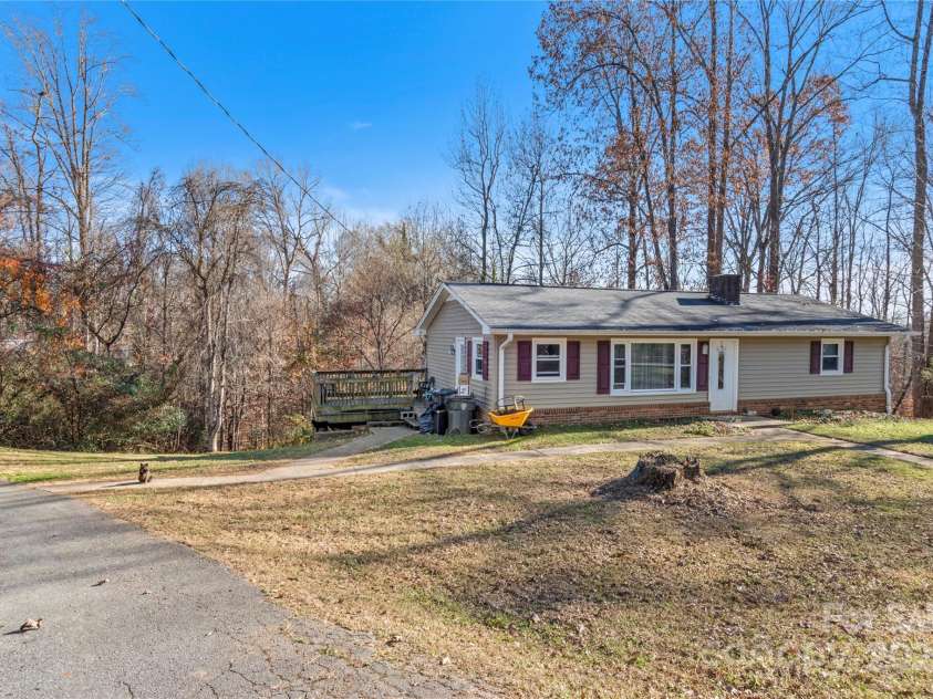 133 South Street, Elkin, NC 28621.  MLS# CAR4325626, YatesRealty ID 1171. 