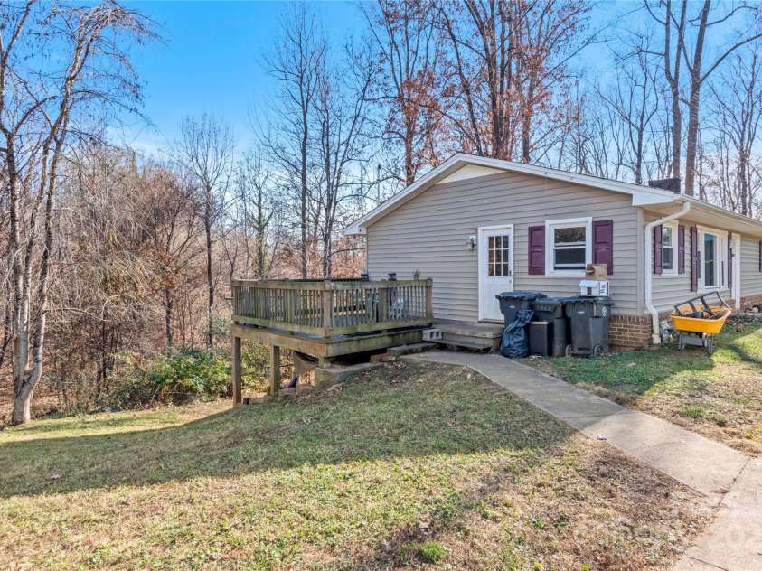 133 South Street, Elkin, NC 28621.  MLS# CAR4325626, YatesRealty ID 1171. 
