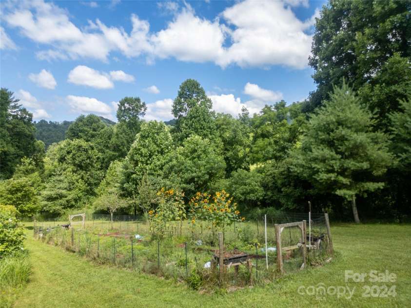 124 Wilds Branch Road, Marshall, NC 28753.  MLS# CAR4152556, YatesRealty ID 11710. 