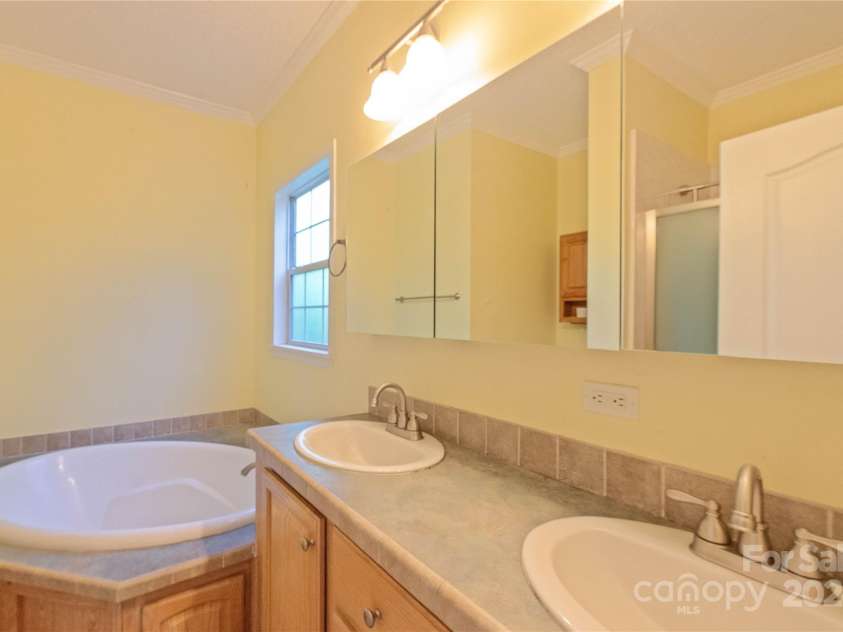 124 Wilds Branch Road, Marshall, NC 28753.  MLS# CAR4152556, YatesRealty ID 11710. Primary en-suite bathroom