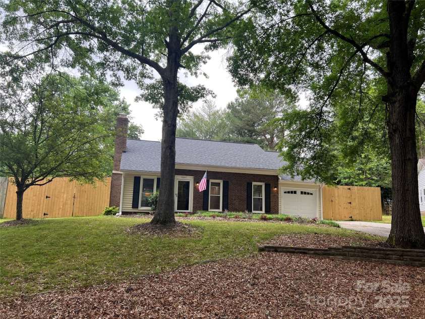 9207 Branson Court, Charlotte, NC 28210.  MLS# CAR4254851, YatesRealty ID 11711. 