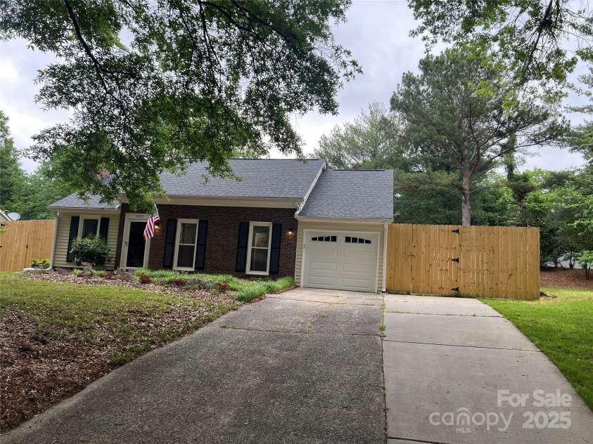 9207 Branson Court, Charlotte, NC 28210.  MLS# CAR4254851, YatesRealty ID 11711. 