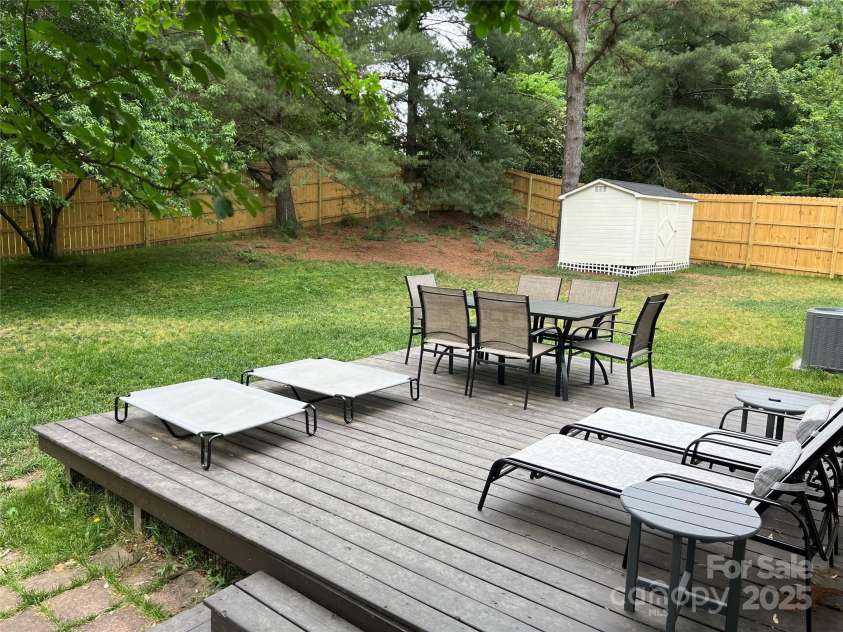 9207 Branson Court, Charlotte, NC 28210.  MLS# CAR4254851, YatesRealty ID 11711. 