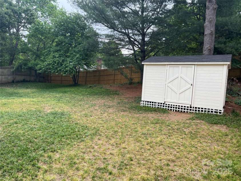 9207 Branson Court, Charlotte, NC 28210.  MLS# CAR4254851, YatesRealty ID 11711. 
