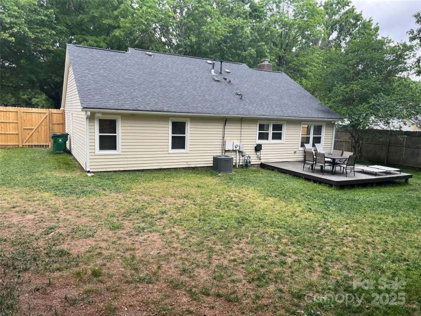 9207 Branson Court, Charlotte, NC 28210.  MLS# CAR4254851, YatesRealty ID 11711. 