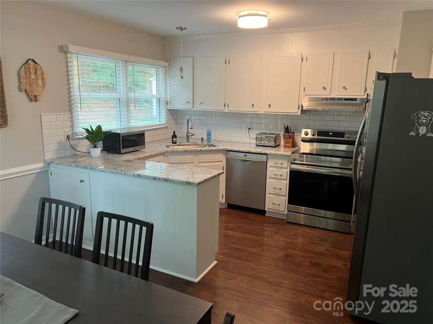 9207 Branson Court, Charlotte, NC 28210.  MLS# CAR4254851, YatesRealty ID 11711. 