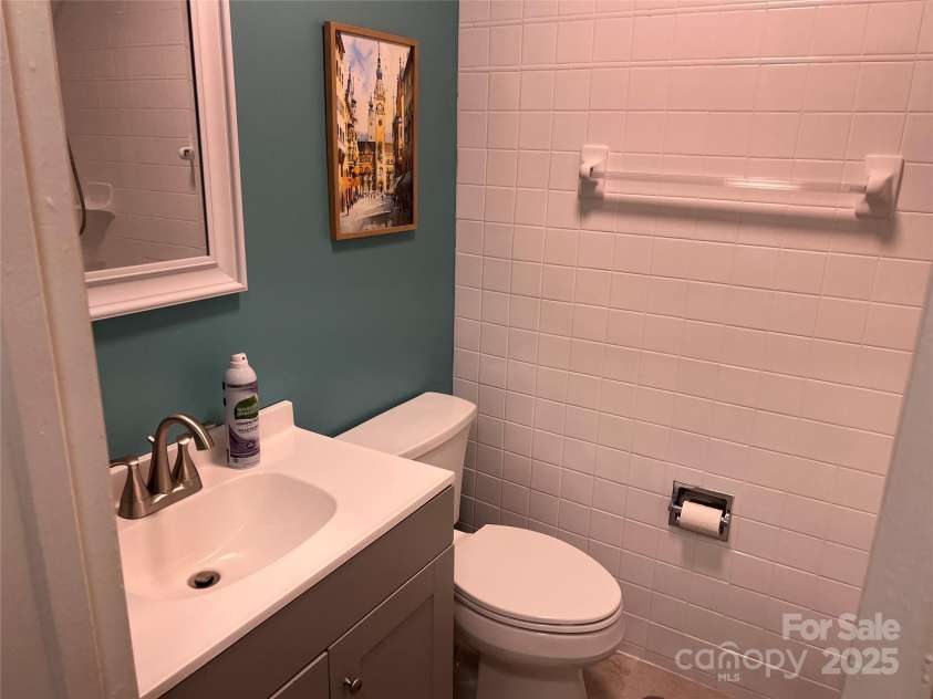 9207 Branson Court, Charlotte, NC 28210.  MLS# CAR4254851, YatesRealty ID 11711. 