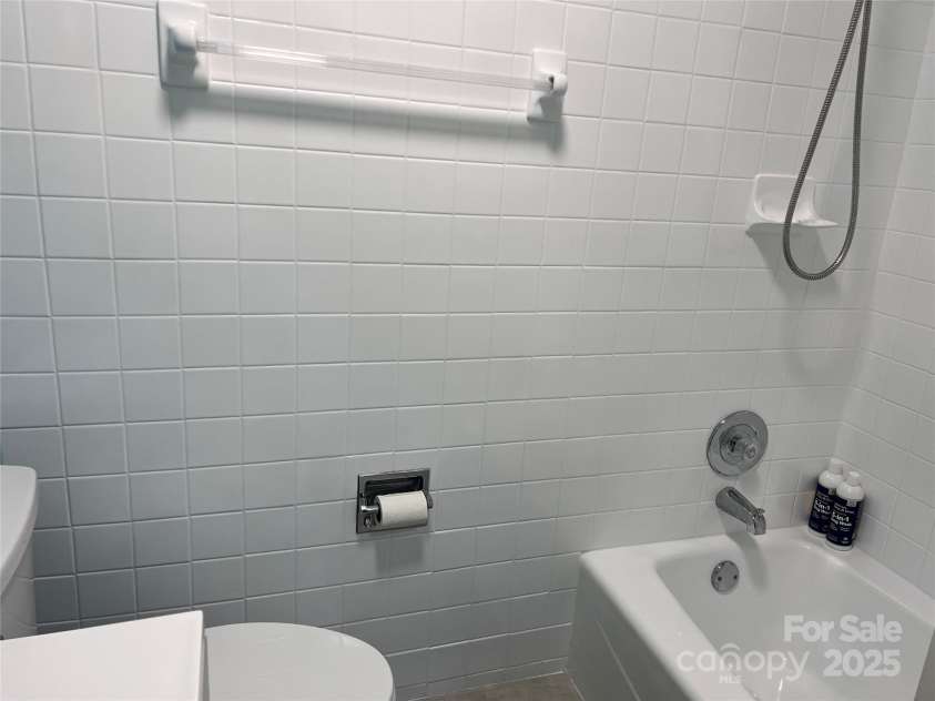 9207 Branson Court, Charlotte, NC 28210.  MLS# CAR4254851, YatesRealty ID 11711. 