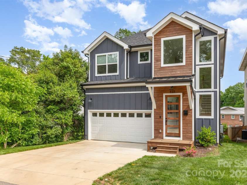 933 Tennyson Drive, Charlotte, NC 28208.  MLS# CAR4249434, YatesRealty ID 11712. 
