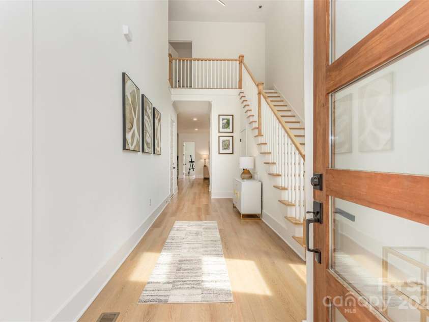 933 Tennyson Drive, Charlotte, NC 28208.  MLS# CAR4249434, YatesRealty ID 11712. 