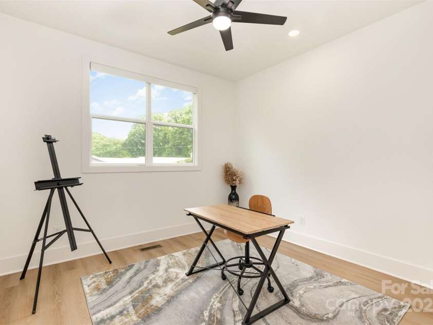 933 Tennyson Drive, Charlotte, NC 28208.  MLS# CAR4249434, YatesRealty ID 11712. 