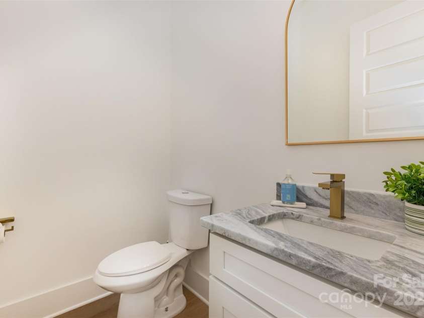 933 Tennyson Drive, Charlotte, NC 28208.  MLS# CAR4249434, YatesRealty ID 11712. 