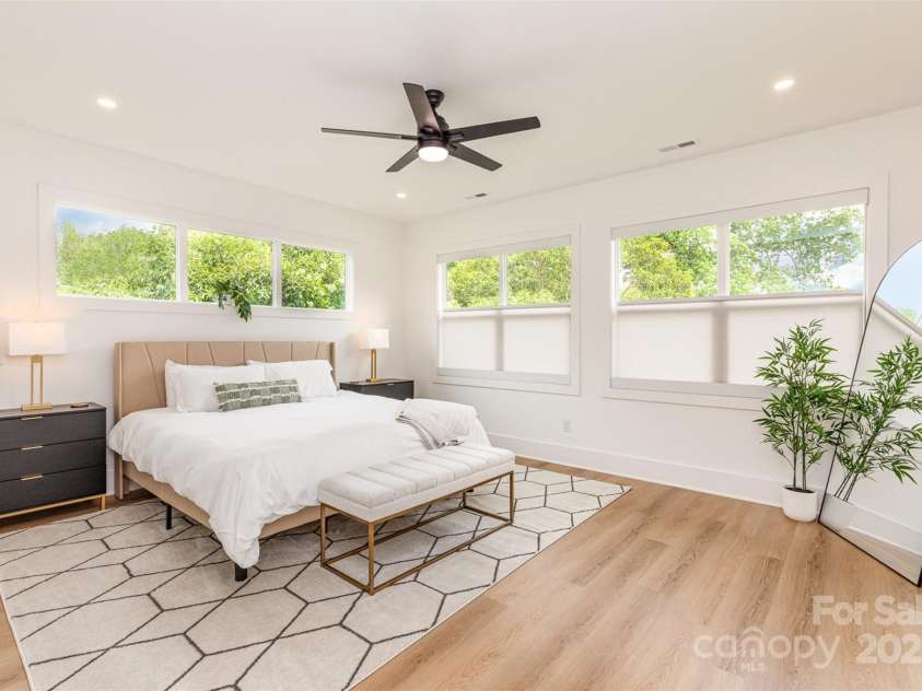 933 Tennyson Drive, Charlotte, NC 28208.  MLS# CAR4249434, YatesRealty ID 11712. 