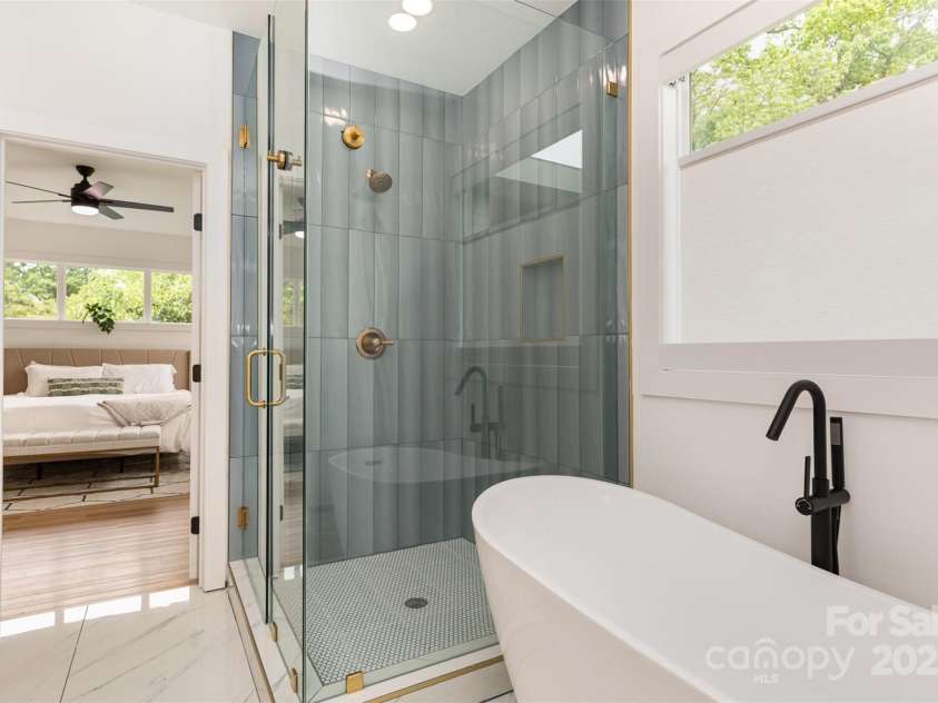 933 Tennyson Drive, Charlotte, NC 28208.  MLS# CAR4249434, YatesRealty ID 11712. 