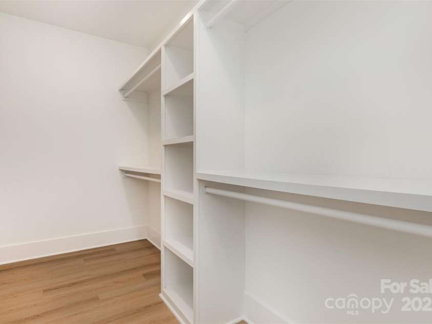 933 Tennyson Drive, Charlotte, NC 28208.  MLS# CAR4249434, YatesRealty ID 11712. 