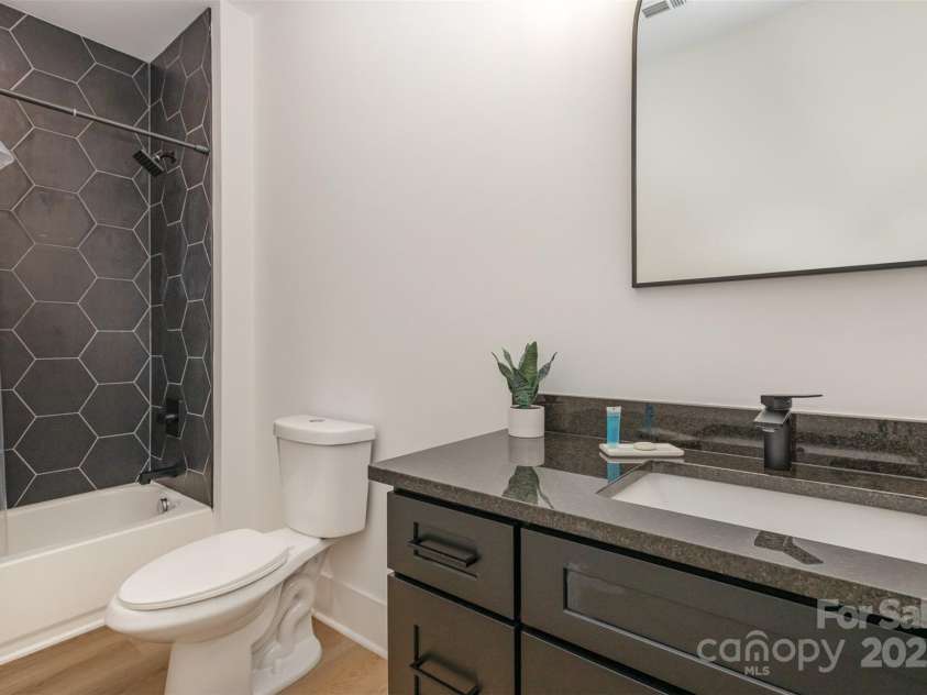 933 Tennyson Drive, Charlotte, NC 28208.  MLS# CAR4249434, YatesRealty ID 11712. 